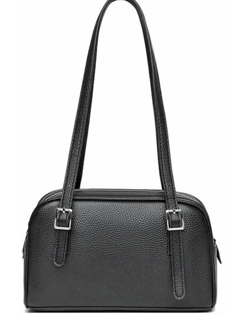 Leather Classic Shoulder Bag in Black